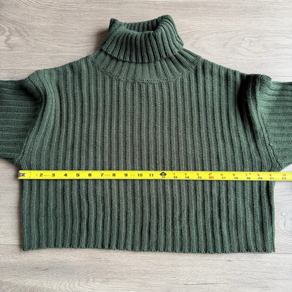 Sweet Rain cropped/turtleneck Hunter green ribbed sweater - size small EUC - Picture 3 of 4